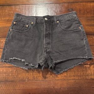 501 Original Fit High Rise Womenโs Shorts - Size W32